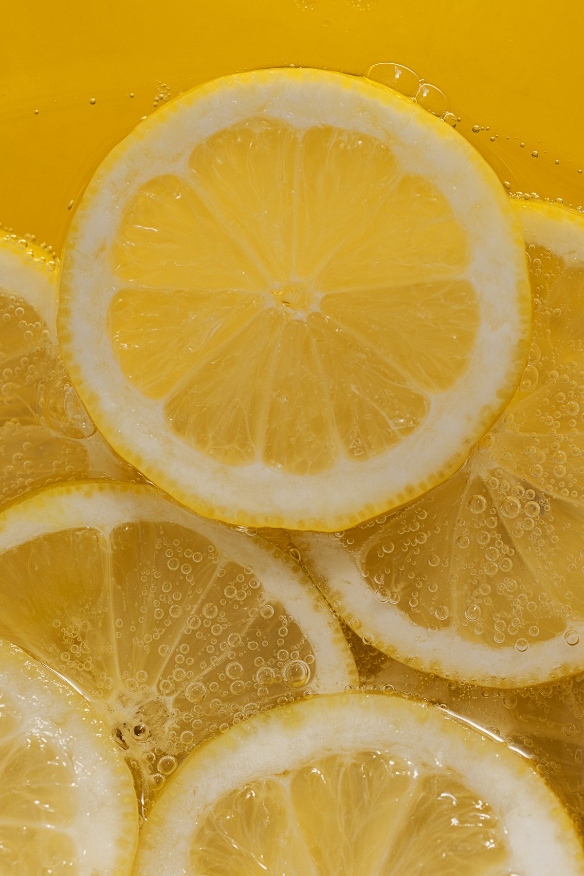 Lemon slices floating in sparkling soda